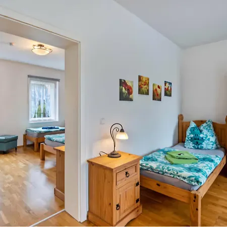 아파트 Creutzer In Leipzig Gottscheina, Ideal Auch Fuer Monteure, Kostenfreies, Schnelles Wlan Kostenfreies Parken, Geraeumiges Mit 4 Einzelbetten, Komplettausstattung Kueche, Bad Mit Badewanne Und Dusche Waschmaschine, Waeschetrock Gottscheina