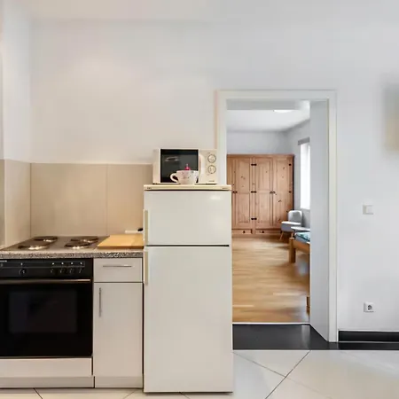 Creutzer In Leipzig Gottscheina, Ideal Auch Fuer Monteure, Kostenfreies, Schnelles Wlan Kostenfreies Parken, Geraeumiges Mit 4 Einzelbetten, Komplettausstattung Kueche, Bad Mit Badewanne Und Dusche Waschmaschine, Waeschetrock 아파트