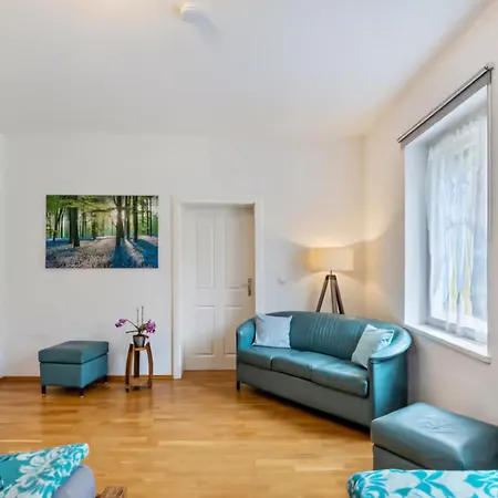 아파트 Creutzer In Leipzig Gottscheina, Ideal Auch Fuer Monteure, Kostenfreies, Schnelles Wlan Kostenfreies Parken, Geraeumiges Mit 4 Einzelbetten, Komplettausstattung Kueche, Bad Mit Badewanne Und Dusche Waschmaschine, Waeschetrock Gottscheina