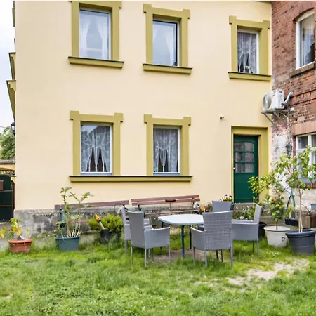 Creutzer In Leipzig Gottscheina, Ideal Auch Fuer Monteure, Kostenfreies, Schnelles Wlan Kostenfreies Parken, Geraeumiges Mit 4 Einzelbetten, Komplettausstattung Kueche, Bad Mit Badewanne Und Dusche Waschmaschine, Waeschetrock 아파트