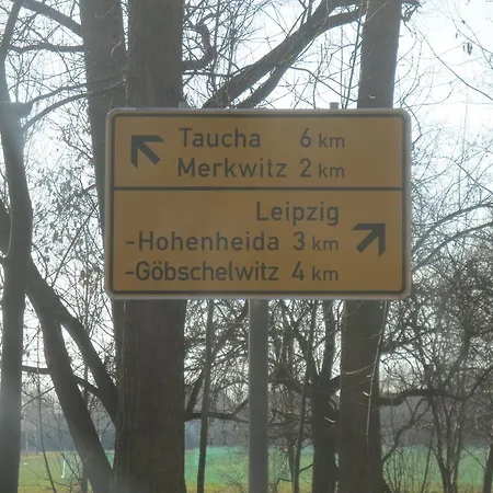 Creutzer In Leipzig Gottscheina, Ideal Auch Fuer Monteure, Kostenfreies, Schnelles Wlan Kostenfreies Parken, Geraeumiges Mit 4 Einzelbetten, Komplettausstattung Kueche, Bad Mit Badewanne Und Dusche Waschmaschine, Waeschetrock